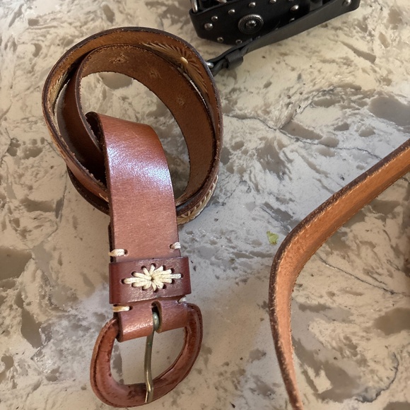 Lot of 6 Women’s Assorted Belts Nice! S/M - Picture 4 of 9